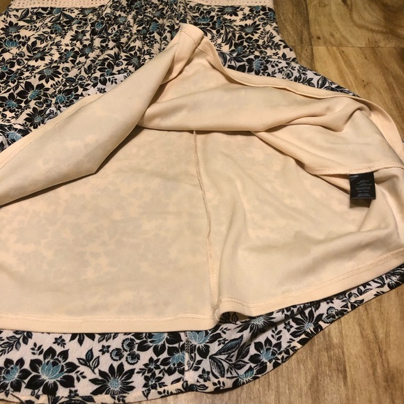 Torrid Cream Blue Floral Embroidered Flare Sleeve Dress 37” Long Womens Size 00 - Picture 8 of 10